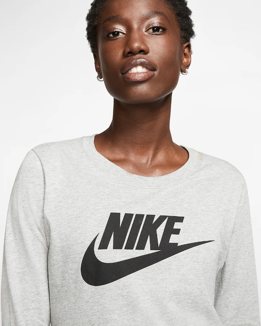 Nike essential futura shop crew sweatshirt